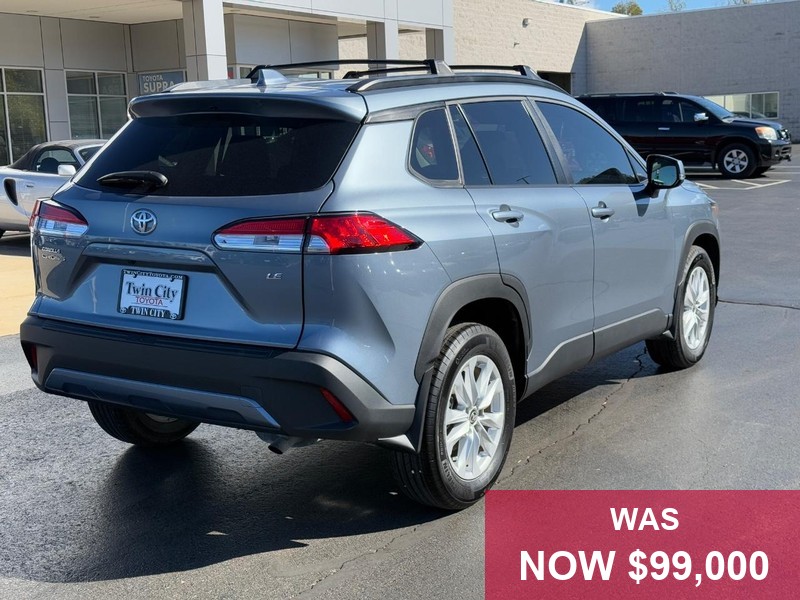 Toyota Corolla Cross Vehicle Full-screen Gallery Image 03