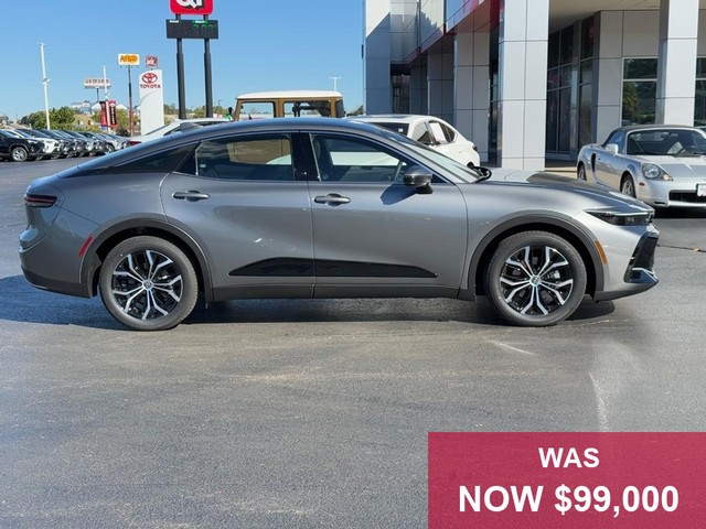 Toyota Crown Vehicle Full-screen Gallery Image 02