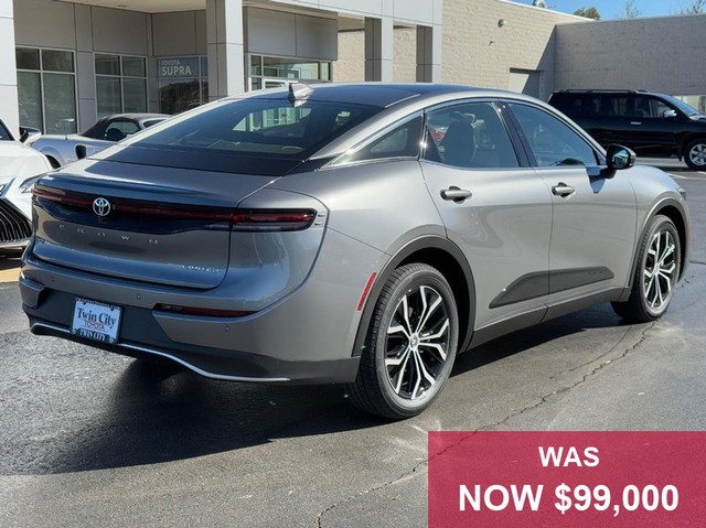 Toyota Crown Vehicle Full-screen Gallery Image 03