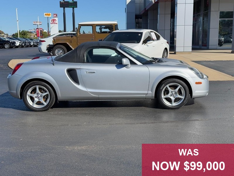 Toyota MR2 Spyder Vehicle Full-screen Gallery Image 02