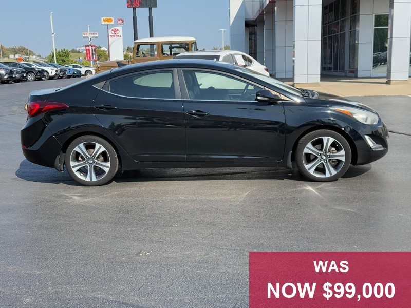 Hyundai Elantra Vehicle Full-screen Gallery Image 02