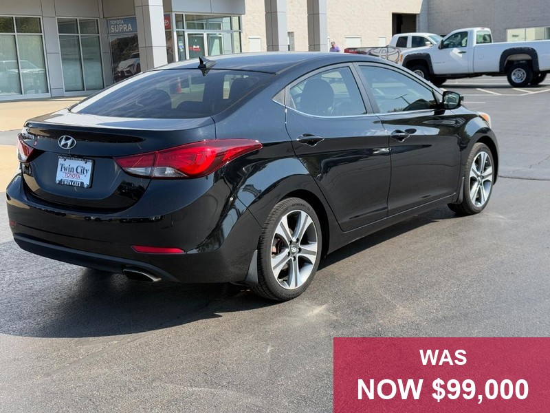 Hyundai Elantra Vehicle Full-screen Gallery Image 03