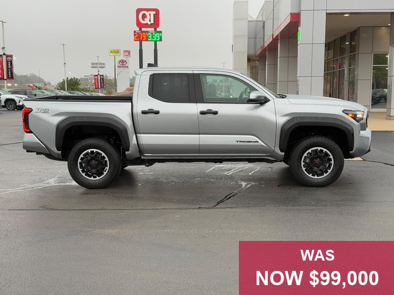 Toyota Tacoma 4WD Vehicle Full-screen Gallery Image 02