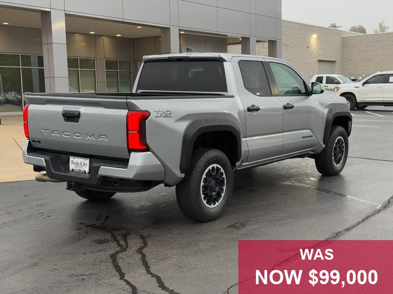 Toyota Tacoma 4WD Vehicle Full-screen Gallery Image 03