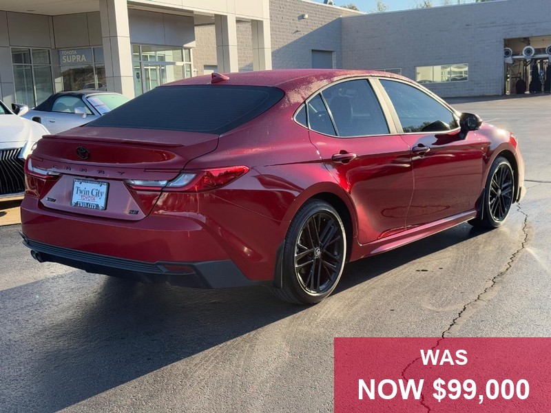 Toyota Camry Vehicle Full-screen Gallery Image 03