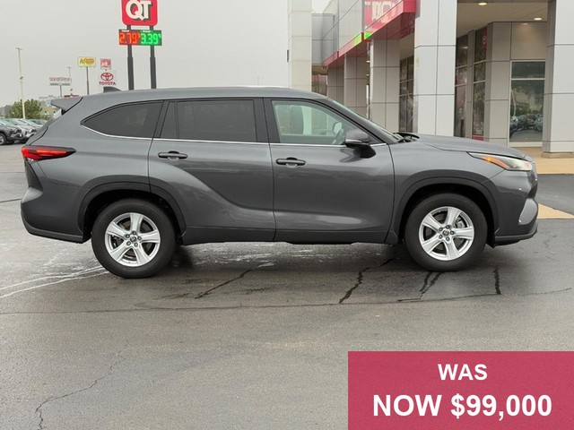 Toyota Highlander Vehicle Full-screen Gallery Image 02