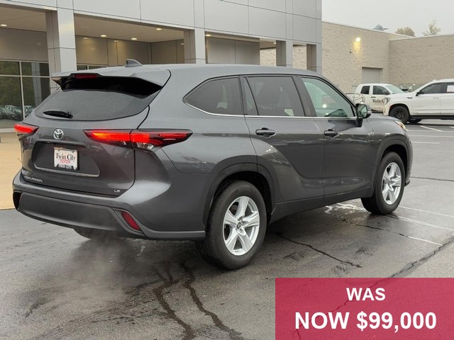 Toyota Highlander Vehicle Full-screen Gallery Image 03