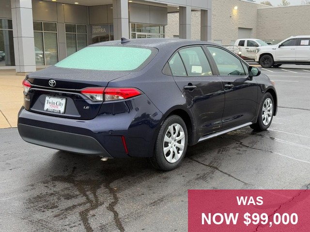 Toyota Corolla Vehicle Full-screen Gallery Image 03