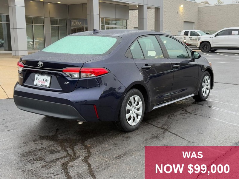 Toyota Corolla Vehicle Full-screen Gallery Image 03