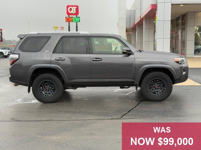 Toyota 4Runner Vehicle Full-screen Gallery Image 02