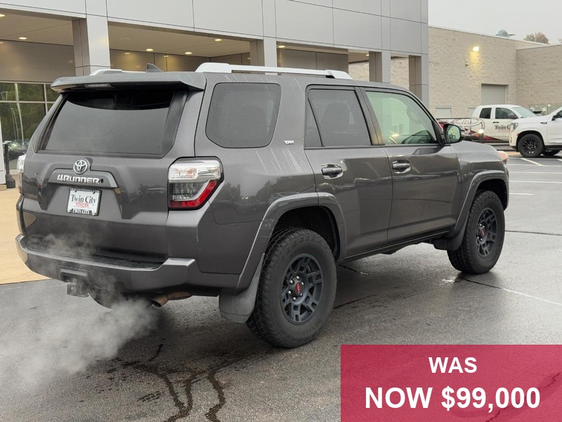 Toyota 4Runner Vehicle Full-screen Gallery Image 03