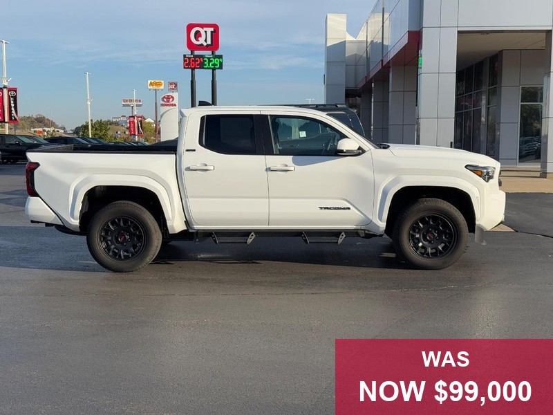 Toyota Tacoma 4WD Vehicle Full-screen Gallery Image 02