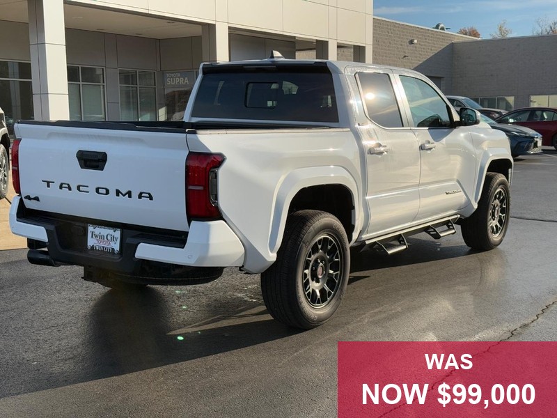 Toyota Tacoma 4WD Vehicle Full-screen Gallery Image 03