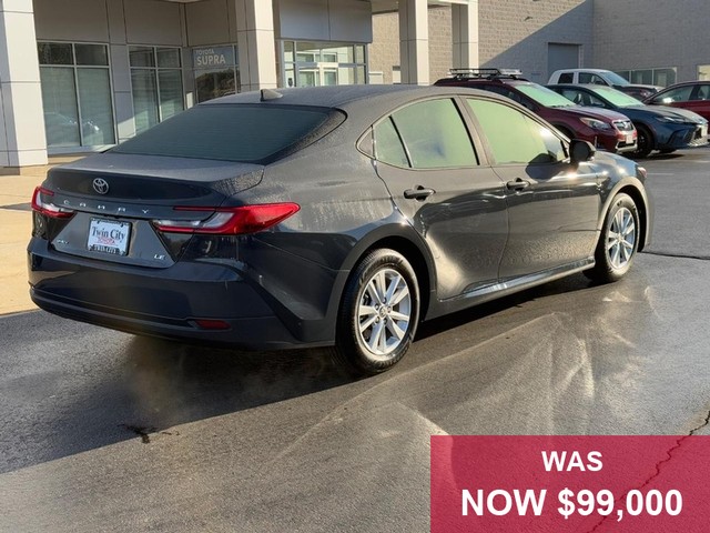 Toyota Camry Vehicle Full-screen Gallery Image 03