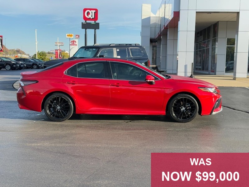 Toyota Camry Vehicle Full-screen Gallery Image 02