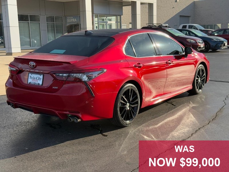 Toyota Camry Vehicle Full-screen Gallery Image 03