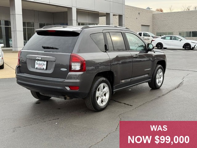 Jeep Compass Vehicle Full-screen Gallery Image 03