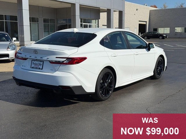 Toyota Camry Vehicle Full-screen Gallery Image 03