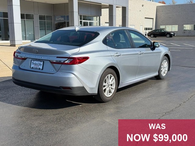 Toyota Camry Vehicle Full-screen Gallery Image 03