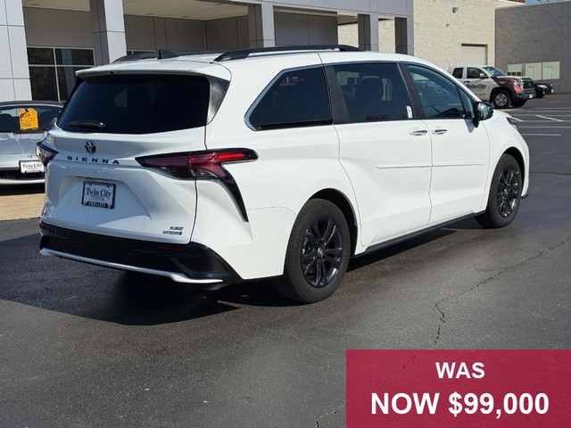 Toyota Sienna Vehicle Full-screen Gallery Image 03