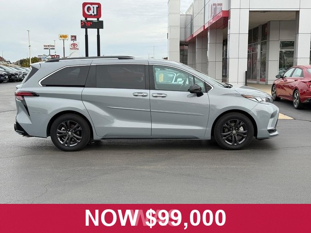 Toyota Sienna Vehicle Full-screen Gallery Image 02