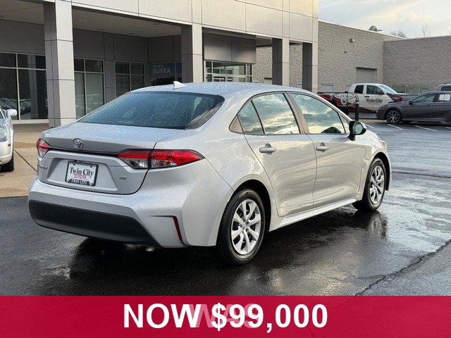 Toyota Corolla Vehicle Full-screen Gallery Image 03