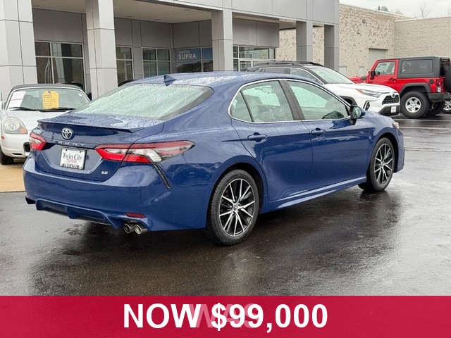 Toyota Camry Vehicle Full-screen Gallery Image 03