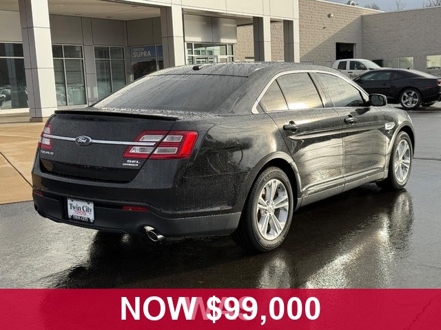 Ford Taurus Vehicle Full-screen Gallery Image 03