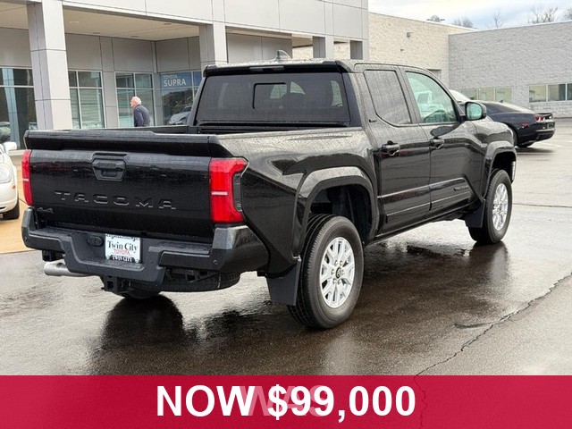 Toyota Tacoma 4WD Vehicle Full-screen Gallery Image 03