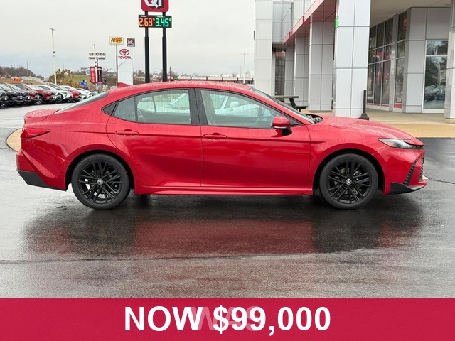 Toyota Camry Vehicle Full-screen Gallery Image 02