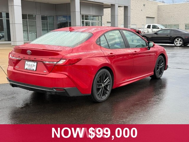 Toyota Camry Vehicle Full-screen Gallery Image 03