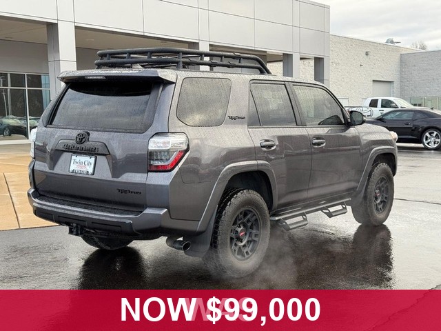 Toyota 4Runner Vehicle Full-screen Gallery Image 03