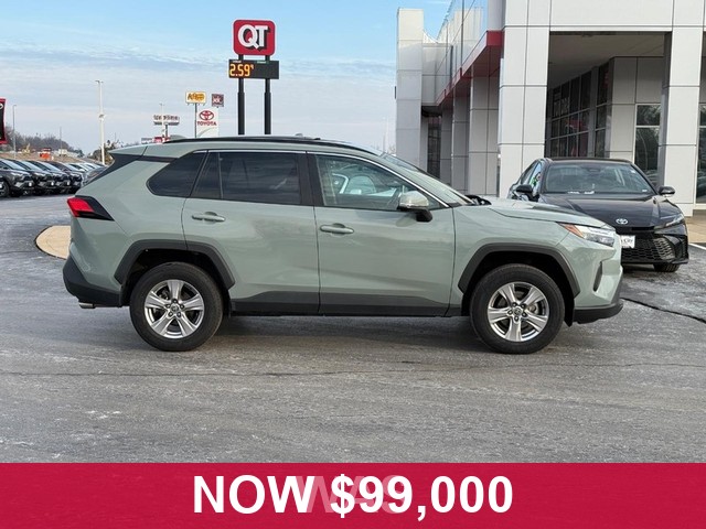 Toyota RAV4 Vehicle Full-screen Gallery Image 02