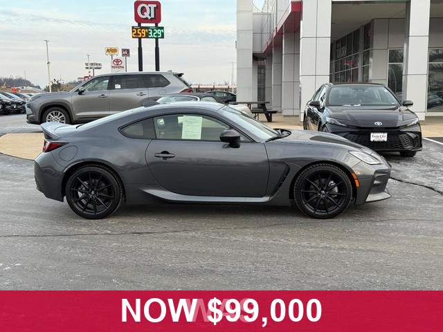 Toyota GR86 Vehicle Full-screen Gallery Image 02