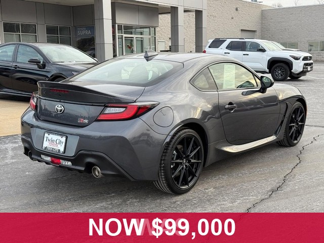 Toyota GR86 Vehicle Full-screen Gallery Image 03