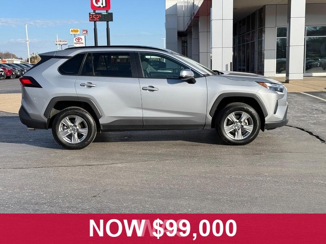 Toyota RAV4 Vehicle Full-screen Gallery Image 02