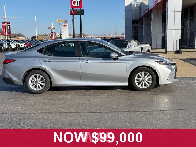 Toyota Camry Vehicle Full-screen Gallery Image 02