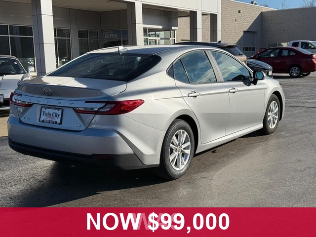 Toyota Camry Vehicle Full-screen Gallery Image 03