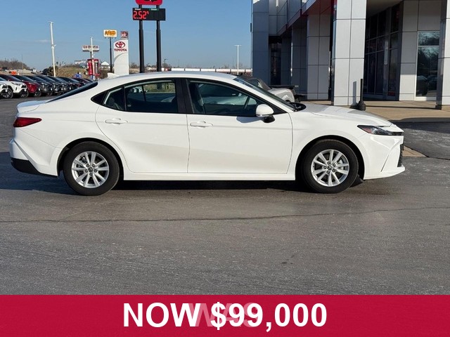 Toyota Camry Vehicle Full-screen Gallery Image 02