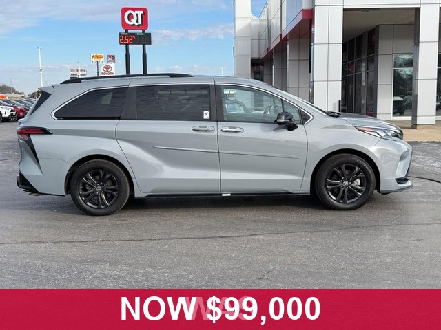 Toyota Sienna Vehicle Full-screen Gallery Image 02