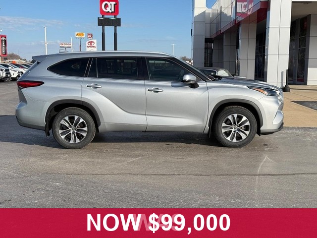 Toyota Highlander Vehicle Full-screen Gallery Image 02