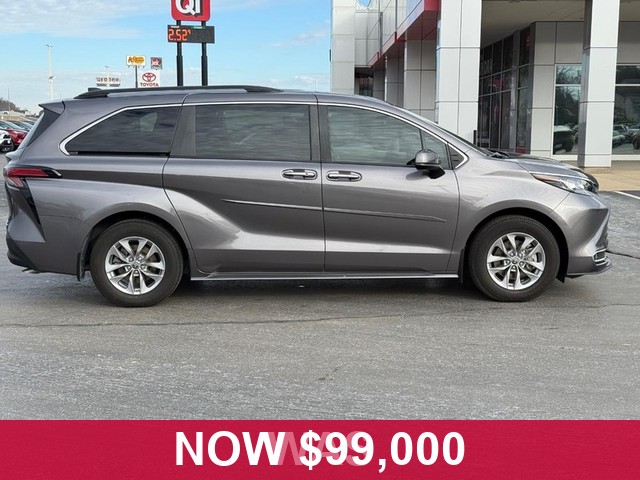 Toyota Sienna Vehicle Full-screen Gallery Image 02