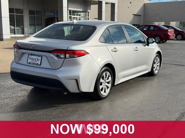 Toyota Corolla Vehicle Full-screen Gallery Image 03