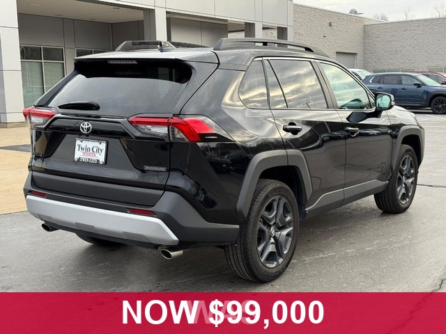 Toyota RAV4 Vehicle Full-screen Gallery Image 03