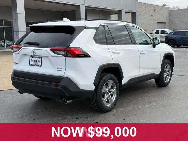 Toyota RAV4 Vehicle Full-screen Gallery Image 03