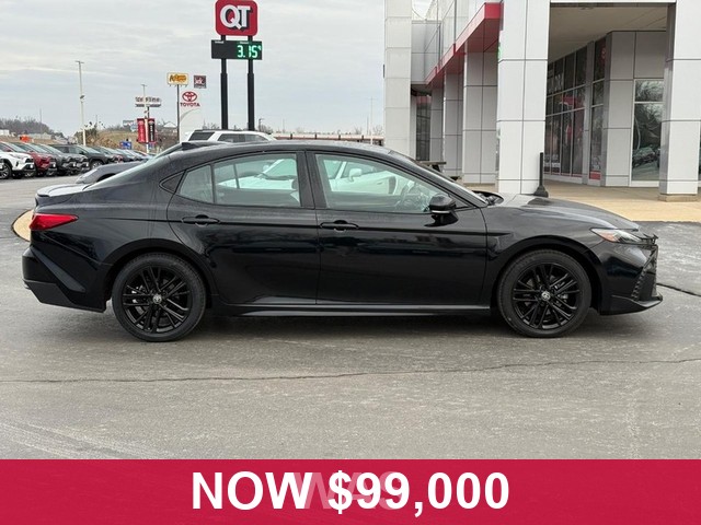 Toyota Camry Vehicle Full-screen Gallery Image 02