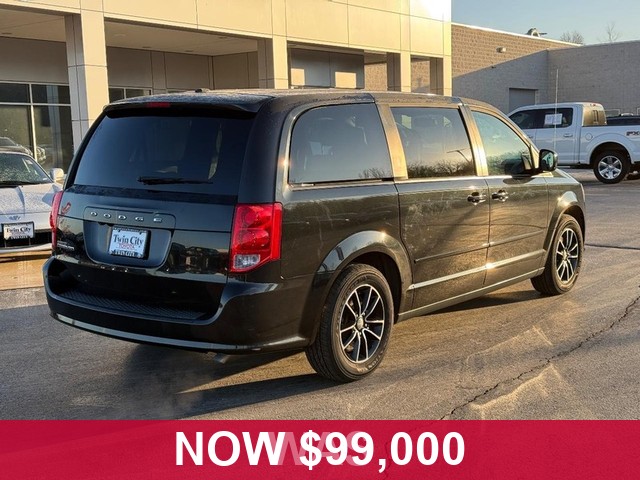 Dodge Grand Caravan Vehicle Full-screen Gallery Image 03