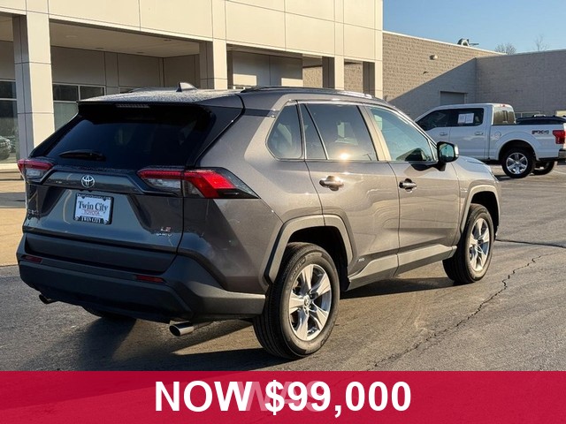 Toyota RAV4 Vehicle Full-screen Gallery Image 03