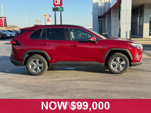 Toyota RAV4 Vehicle Full-screen Gallery Image 02