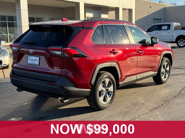 Toyota RAV4 Vehicle Full-screen Gallery Image 03